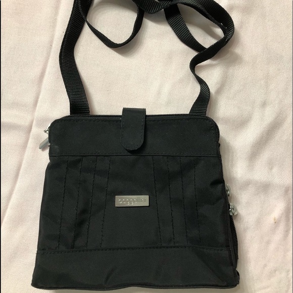 Baggallini Handbags - Baggallini black purse